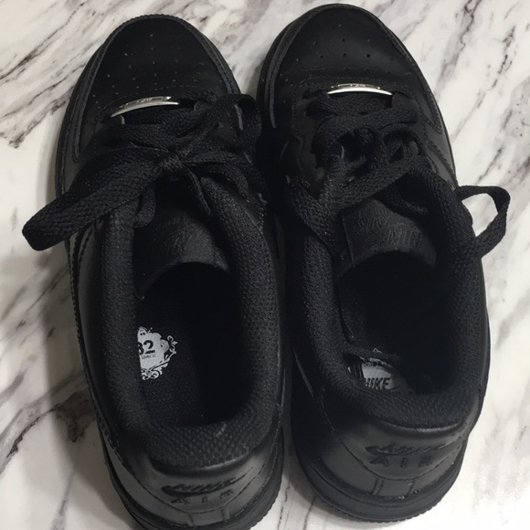 Nike Air Force 1 Boys Grade School Size 4 - Picture 2 of 4
